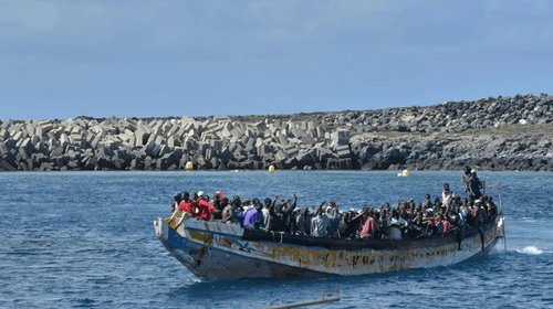 Arriban 248 migrantes a Islas Canarias; siete son bebés
