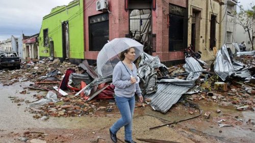 Tornado deja seis muertos y graves daños en el sur de Brasil