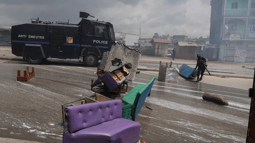 Protestas dejan 16 muertos y 800 arrestados en Camerún