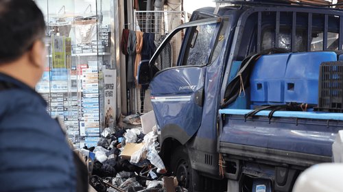 Conductor atropella a 20 personas en mercado de Corea del Sur