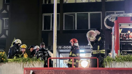 Incendio en asilo por cortocircuito deja 15 muertos en Bosnia