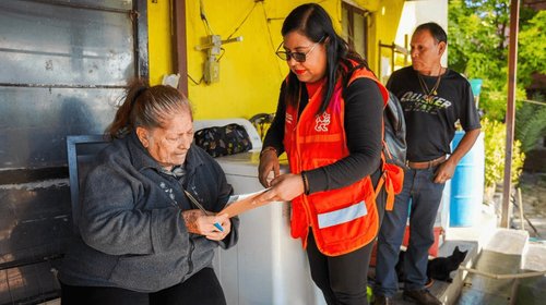 Entregan apoyo para afectados por incendio en Valle de Infonavit
