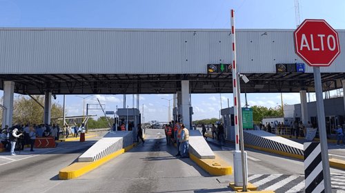 Agricultores cierran carretera Matamoros-Nuevo Progreso