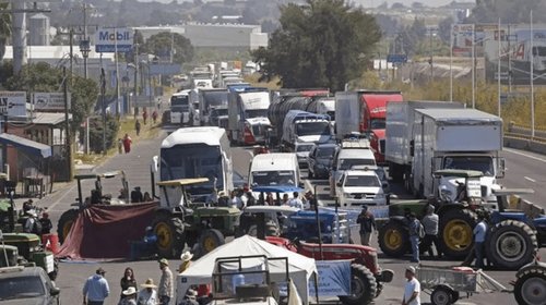 'Megabloqueo' colapsa carreteras; transportistas exigen seguridad