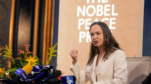 María Corina Machado afirma que se fracturó una vértebra en huída
