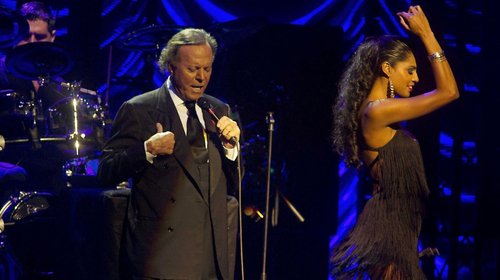 Demandan al cantante Julio Iglesias por acoso y agresión sexual