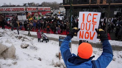 Justicia de EUA investiga a líderes de Minnesota por ICE