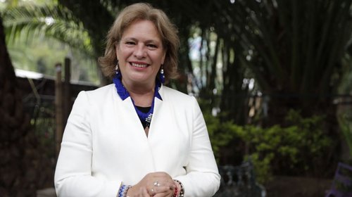 Josefa González-Blanco abandona Embajada de México en Reino Unido