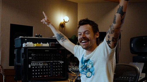 Harry Styles anuncia su nuevo sencillo, 'Aperture'