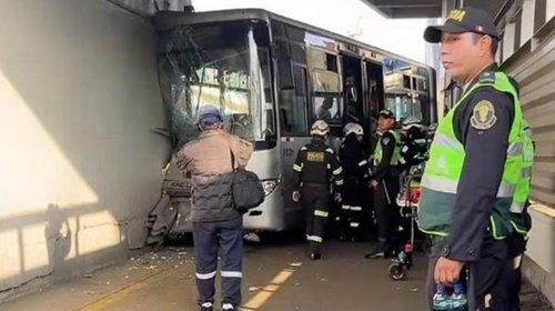 Choque de autobús Metropolitano deja 30 heridos en Lima