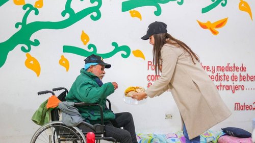 Voluntariado DIF y PC apoyan a personas vulnerables por frío