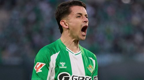 Se estrena el mexicano Fidalgo con Betis y manda guiño al Tri