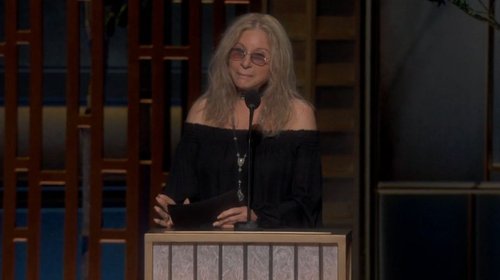 Barbra Streisand conmueve en los Óscar con tributo a Redford