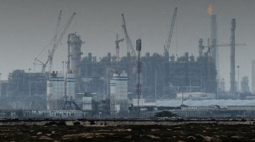 Irán urge a alejarse de refinerías por posibles ataques