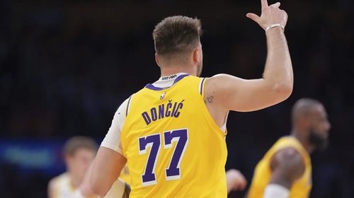 Curry y Doncic lideran ventas de camisetas en la NBA