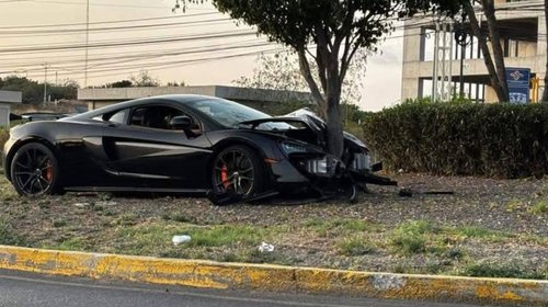 Chocan McLaren de 5 millones en Juriquilla y lo abandonan