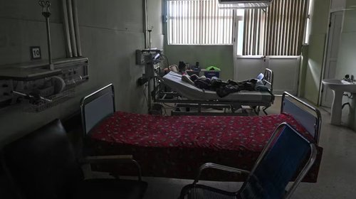Cuba denuncia que 100 mil pacientes esperan cirugía por bloqueo