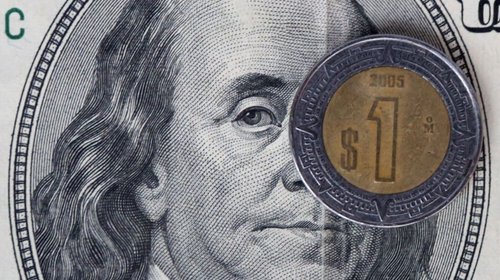 Peso mexicano gana terreno antes de minutas de la Fed