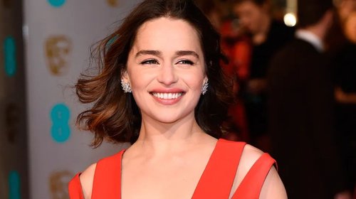 Emilia Clarke reflexiona sobre fama, salud y éxito
