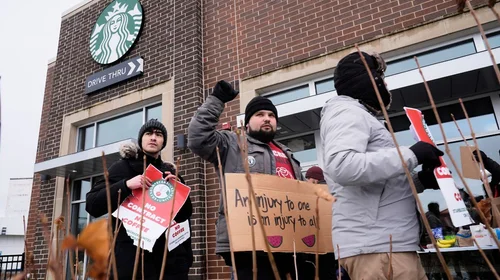 Exigen trabajadores de Starbucks mejores condiciones laborales