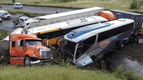 Carambola deja al menos 60 lesionados en Aguascalientes