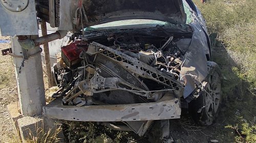 Sobrevive conductor a volcadura en la carretera a Parras