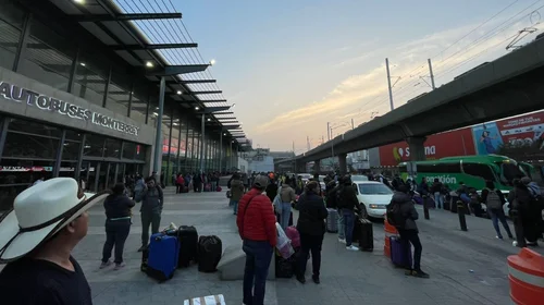 Vuelven vacacionistas; abarrotan la Central de Autobuses