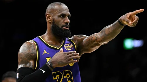 LeBron James deja en suspenso su retiro de la NBA