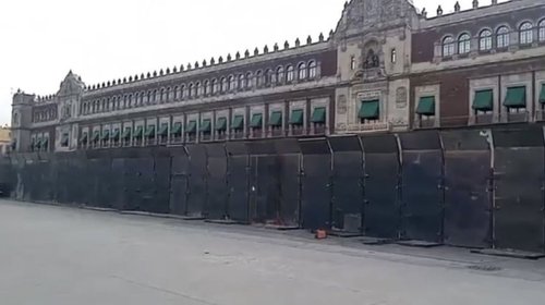 'Son para prevenir': Sheinbaum justifica vallas en el Zócalo