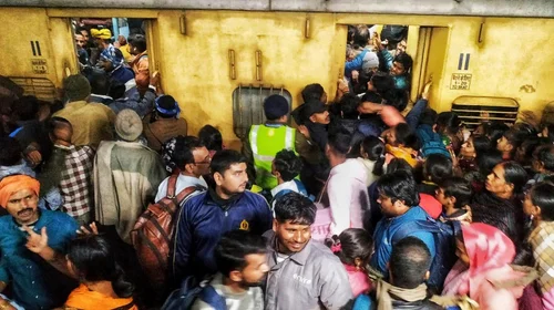 Al menos 15 muertos en estación de tren en Nueva Delhi