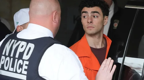 Luigi Mangione regresa a NY para enfrentar cargos por homicidio