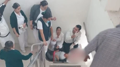 Mujer sufre aparatosa caída en la Clínica 15 del IMSS en Reynosa