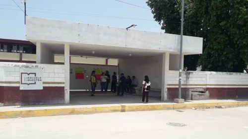 Denuncian padres falta de aires acondicionados en secundaria