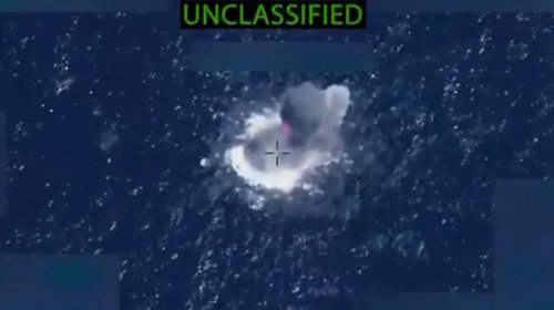 Afirma EUA matar a 14 en bombardeos a embarcaciones con drogas