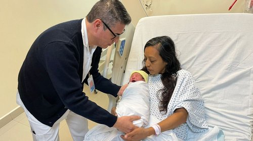 Nuevo León recibe a su primera bebé del 2026 en Materno Infantil
