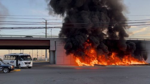 Consume fuego tubos de drenaje pluvial en Fundadores