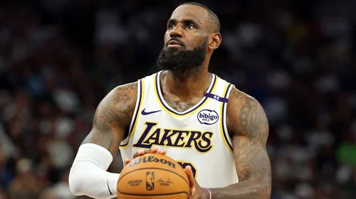 LeBron James renueva un año con Lakers por 52.6 mdd