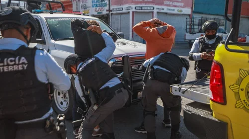 Clausuran seis negocios y detienen a 18 personas en operativo