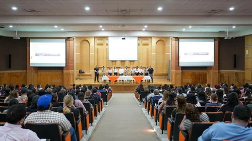 México celebra el Día del Maestro; reconocen su labor