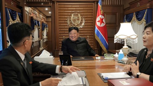 Llega Kim Jong Un a China para desfile militar con Putin
