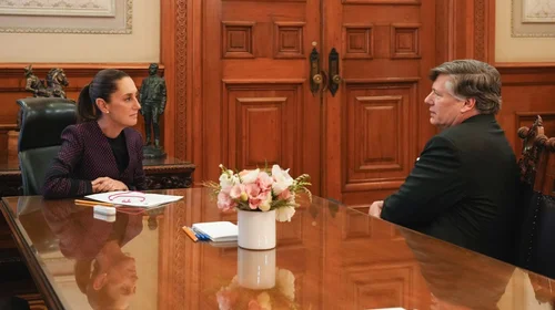 Sheinbaum recibe a Christopher Landau en Palacio Nacional