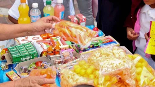 Inician brigadas para eliminar comida chatarra en escuelas