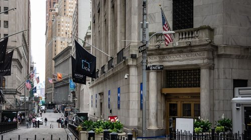 Wall Street cierra en rojo por amenazas de Trump a Irán