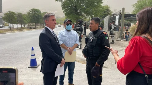 Lleva Aldo Fasci a Consulado carta contra Trump; no se la reciben