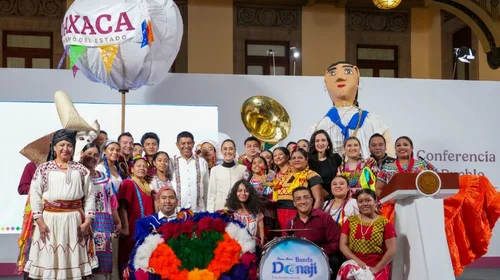 Presenta Oaxaca la Guelaguetza 2025 en Palacio Nacional