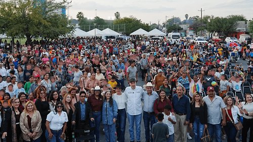 Waldo Fernández realiza posadas en Doctor Arroyo y Linares