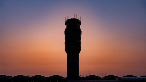 Detienen vuelos en aeropuerto de Washington por amenaza de bomba