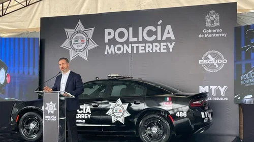 Presenta Adrián nueva imagen de Policía de Monterrey