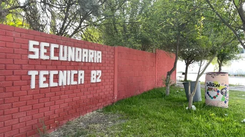 Protestan padres por desvío de $250 mil pesos en secundaria