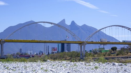 Construirán puentes peatonales sobre el Río Santa Catarina